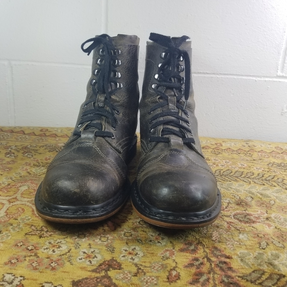 Dr Martens Pier distressed leather mens boots - Picture 6 of 14